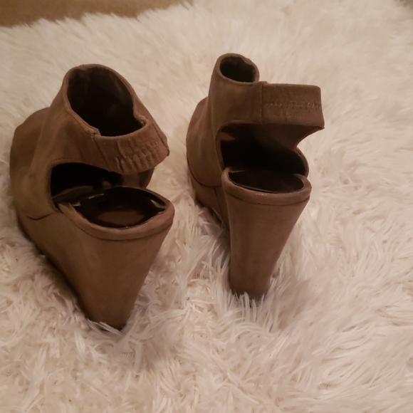 Wedges - Picture 3 of 3